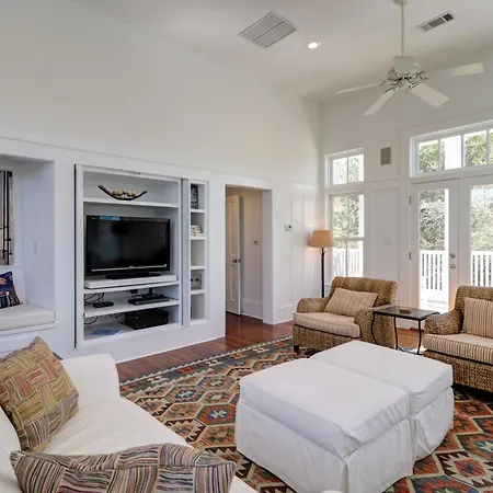 A Seaside Beauty! Book Now - Lot Of Outdoor Living Space
